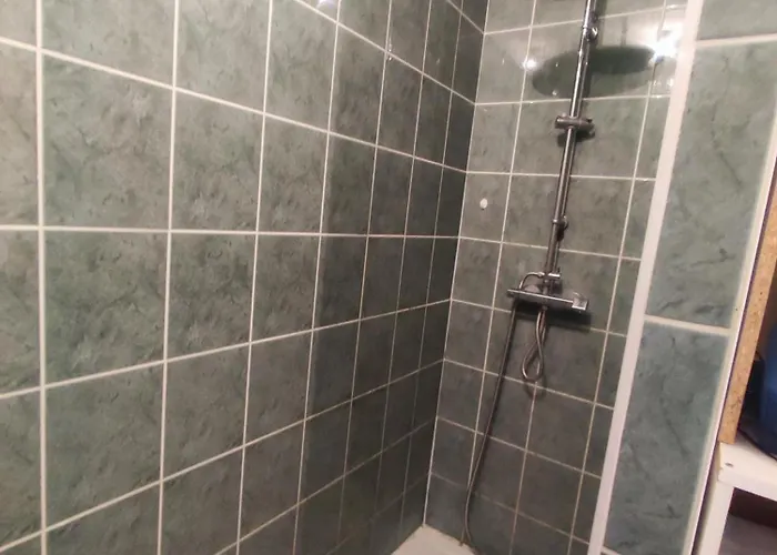 A Louer בית אירוח